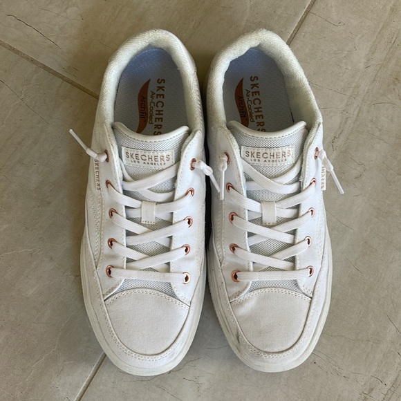 Sketchers Arch Fit size 9 - Picture 6 of 6